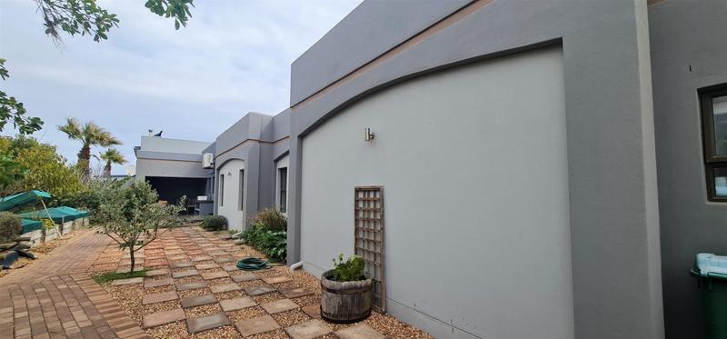 5 Bedroom Property for Sale in Myburgh Park Western Cape